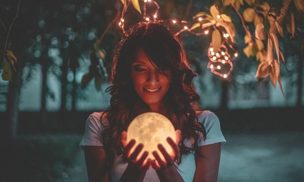 How To Choose The Right Moon Lamp