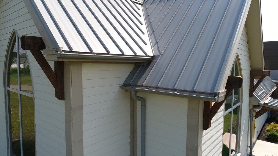 Seamless Gutters Versus Traditional Gutters