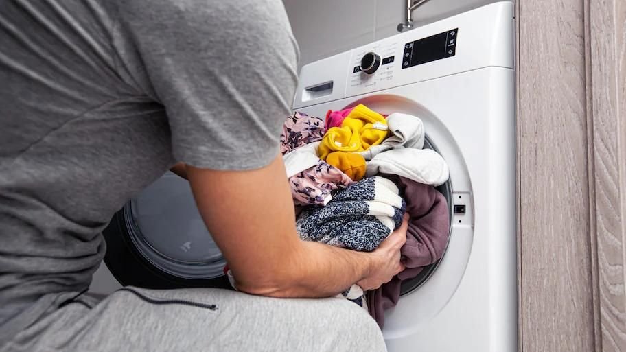Common-Mistakes-to-Avoid-When-Loading-Your-Washing-Machine