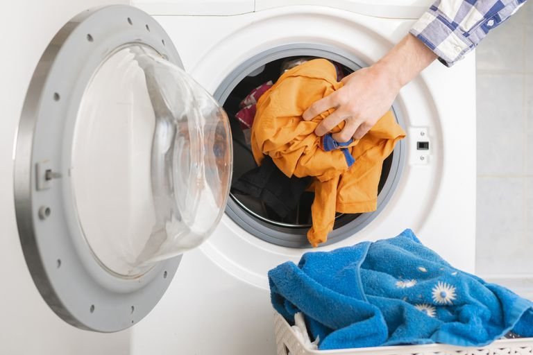 Step-by-Step-Guide-to-Properly-Loading-Your-Washing-Machine