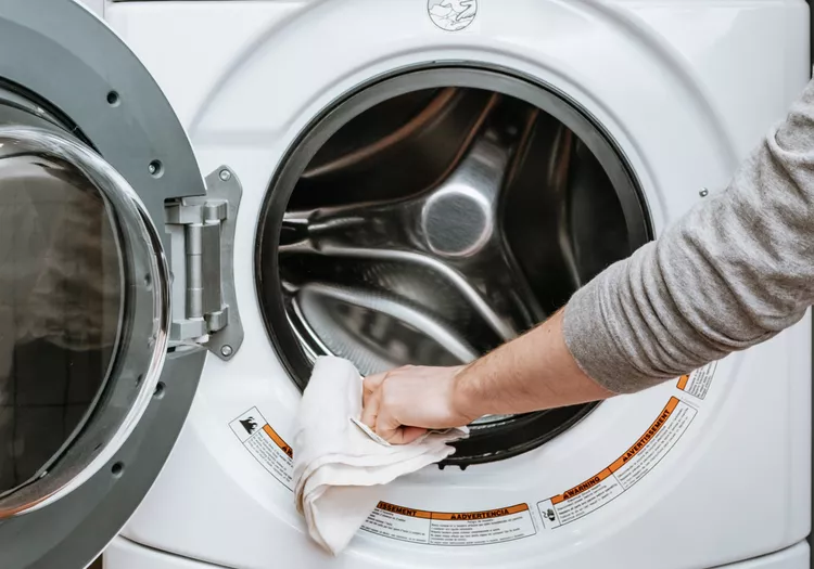 Step-by-Step Guide to Using Laundry Machine Cleaners