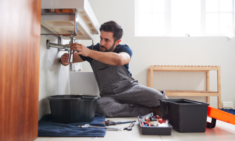 Top Reasons to Hire a Handyman for Small Repairs