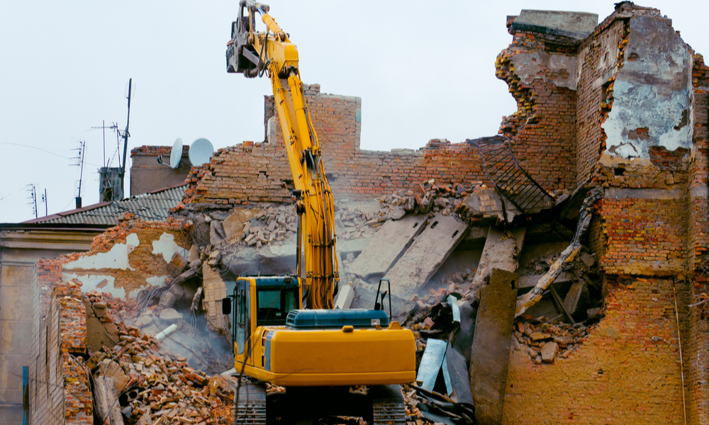 Check for Licensing, Insurance & Safety Standards ()