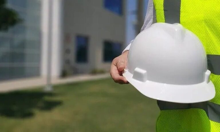 The Benefits of Hiring Licensed and Insured Contractors