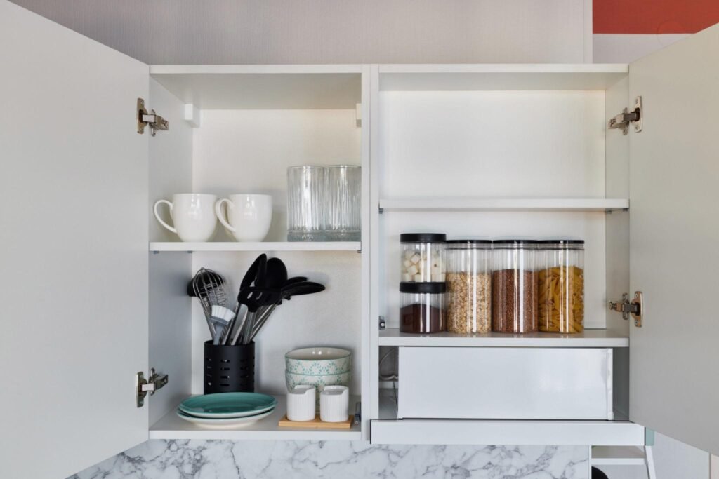 Perfectly Organised Modern Kitchen Cabinets